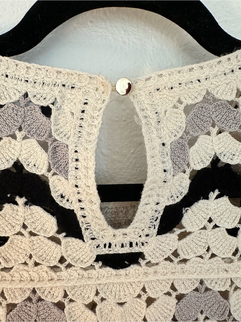 Evereve Boho Crochet Knit Top Medium Ivory Gray Black Scallop Sleeveless Cotton - Picture 7 of 9